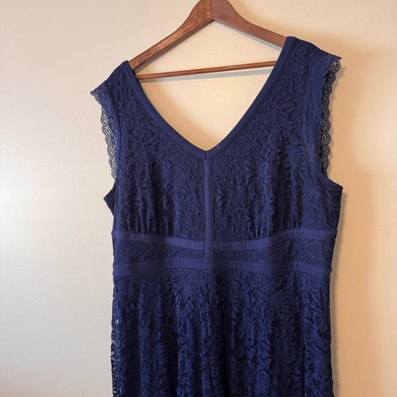 Torrid Women’s Plus Size 2 (2XL) Navy Lace Maxi Dress Gown Formal Occasion *READ - Picture 2 of 10